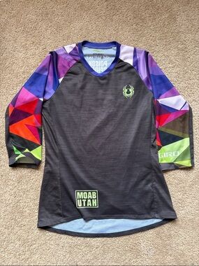 Giro Poison Spider shop Women’s Jersey with Multicolor Geometric Sleeves